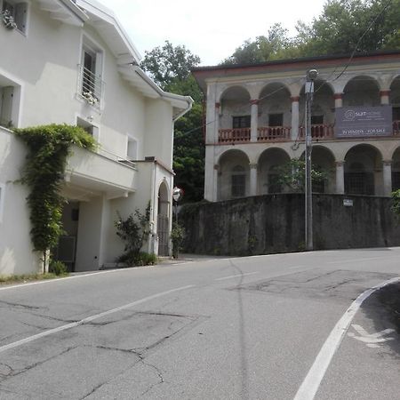 Il Cortile Friendly House Hotel Borgomanero Bagian luar foto