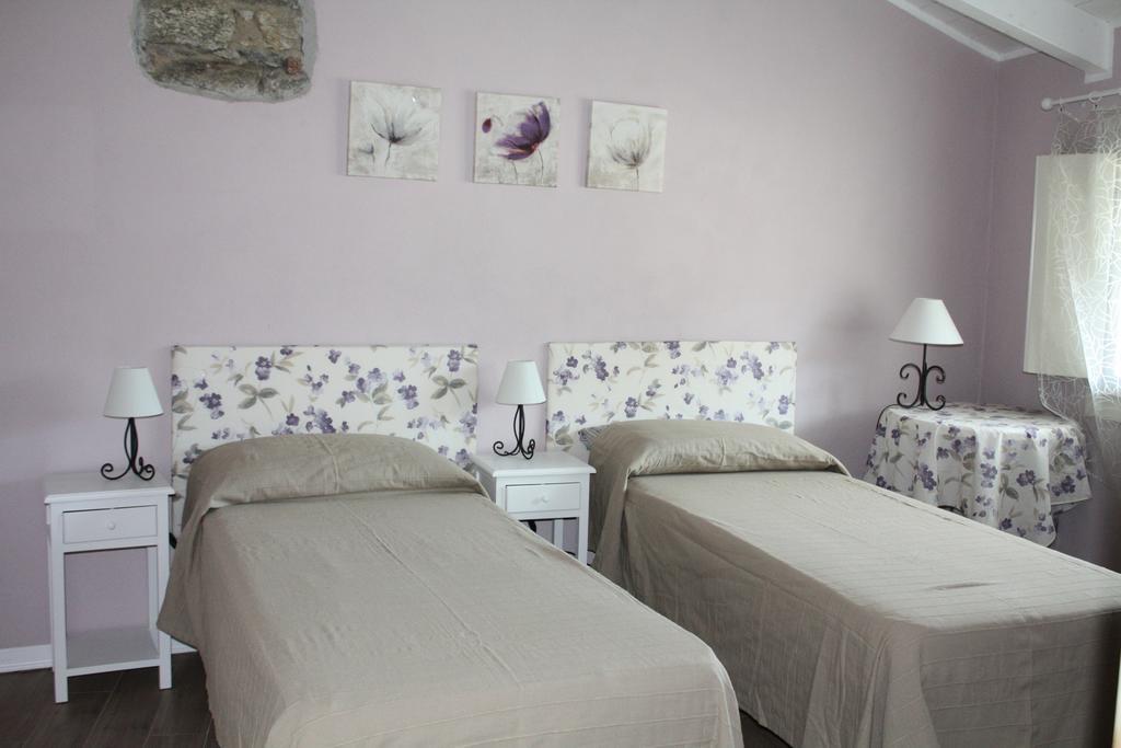 Il Cortile Friendly House Hotel Borgomanero Ruang foto