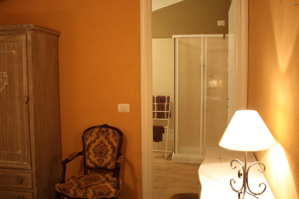 Il Cortile Friendly House Hotel Borgomanero Bagian luar foto