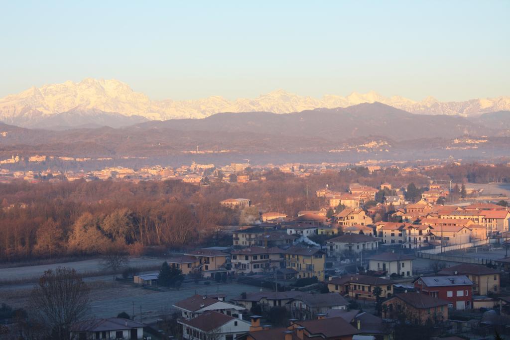 Il Cortile Friendly House Hotel Borgomanero Bagian luar foto