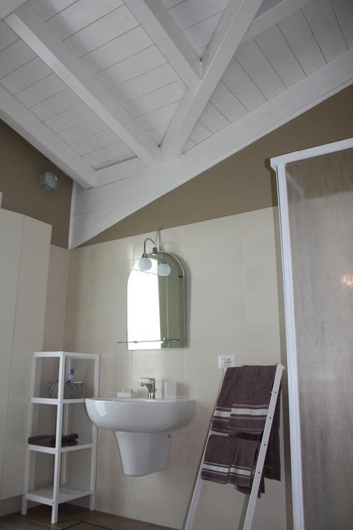 Il Cortile Friendly House Hotel Borgomanero Ruang foto