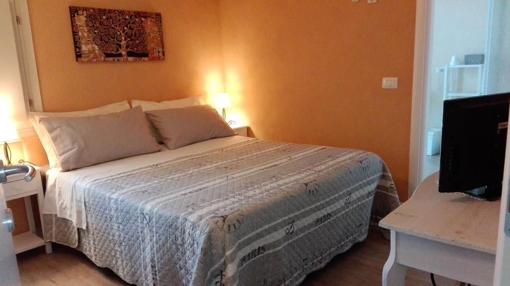 Il Cortile Friendly House Hotel Borgomanero Bagian luar foto